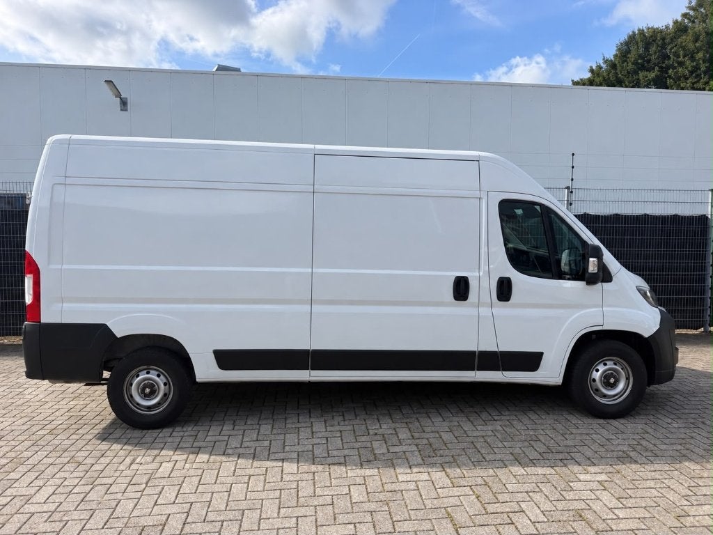 Fiat Ducato 33 L3H2 2.2 MJ E6E 140 pk 103kW, Voorwielaandrijving, Dealer onderhouden, Stof, 4 cilinders