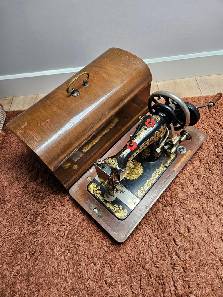 Antieke Kayser Naaimachine met Houten Kap - Decoratief, Ophalen