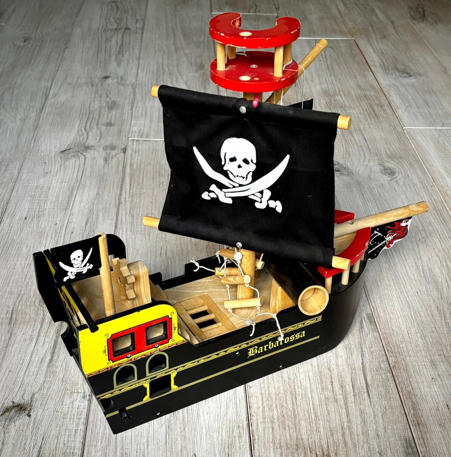 Houten piratenschip compleet, Ophalen, Zo goed als nieuw
