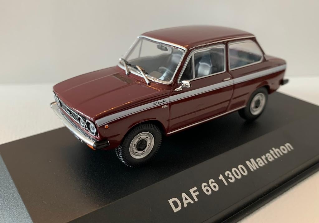 Lagamo 1:43 DAF 66 1300 Marathon sedan donkerrood met zilver, Hobby en Vrije tijd, Modelauto's | 1:43, Overige merken, -, Nieuw