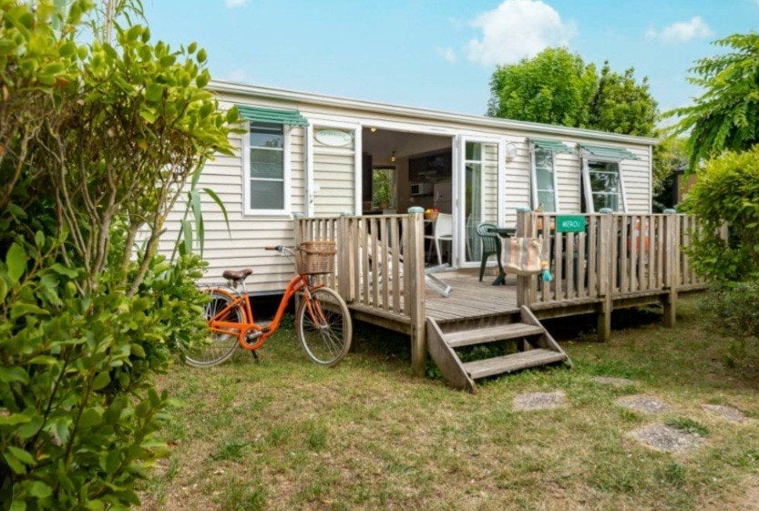 ** GEZOCHT ** stacaravan / chalet met jaarplaats
