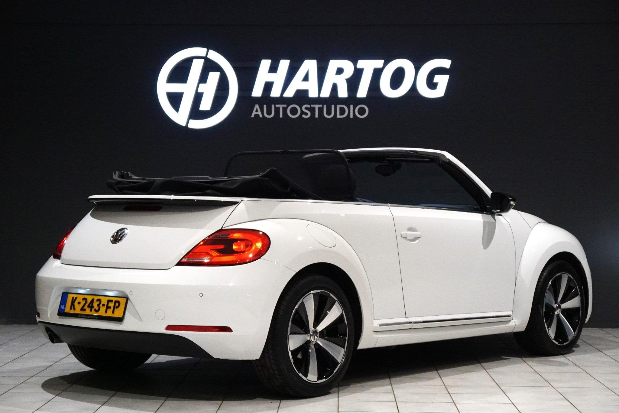 Volkswagen Beetle Cabriolet 1.2 TSI Club + CAMERA / XENON /, Stof, 4 cilinders, Cabriolet, 4 stoelen