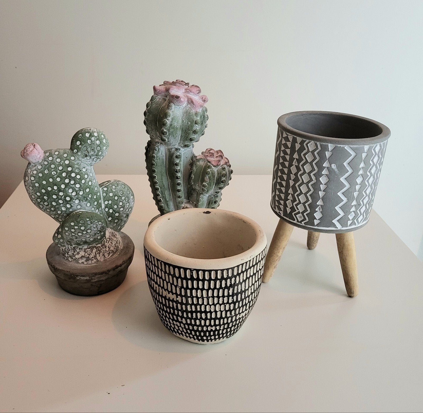 Leuke set: 2 bloempotjes en 2 cactus beeldjes, Ophalen, Overige vormen, Aardewerk, Binnen
