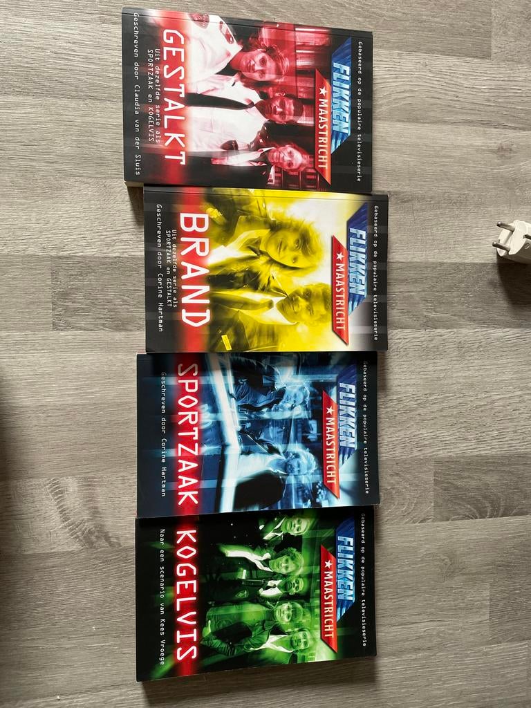 Flikken Maastricht Boeken - Set van 4, Boeken, Ophalen of Verzenden, Gelezen, Tv-bewerking