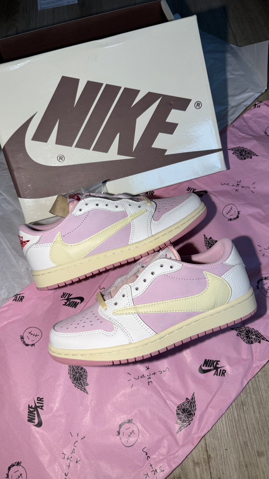 nike travis scott shy pink, Ophalen of Verzenden, Nieuw, Roze, Sneakers of Gympen