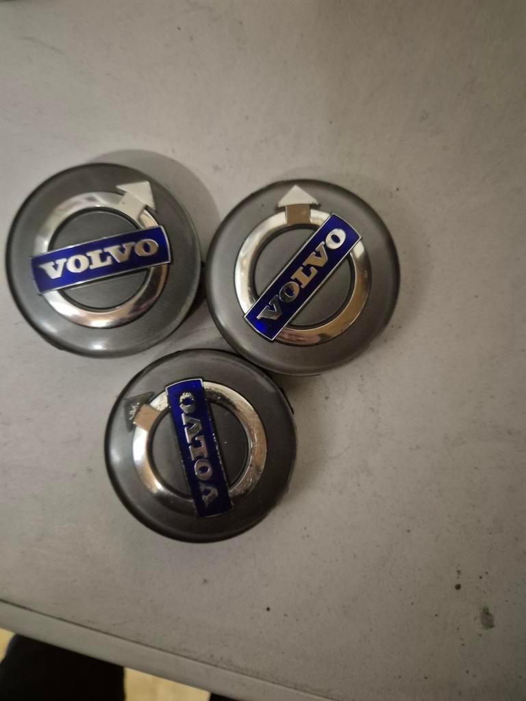 Drie originele Volvo naafdoppen, Ophalen of Verzenden, Gebruikt
