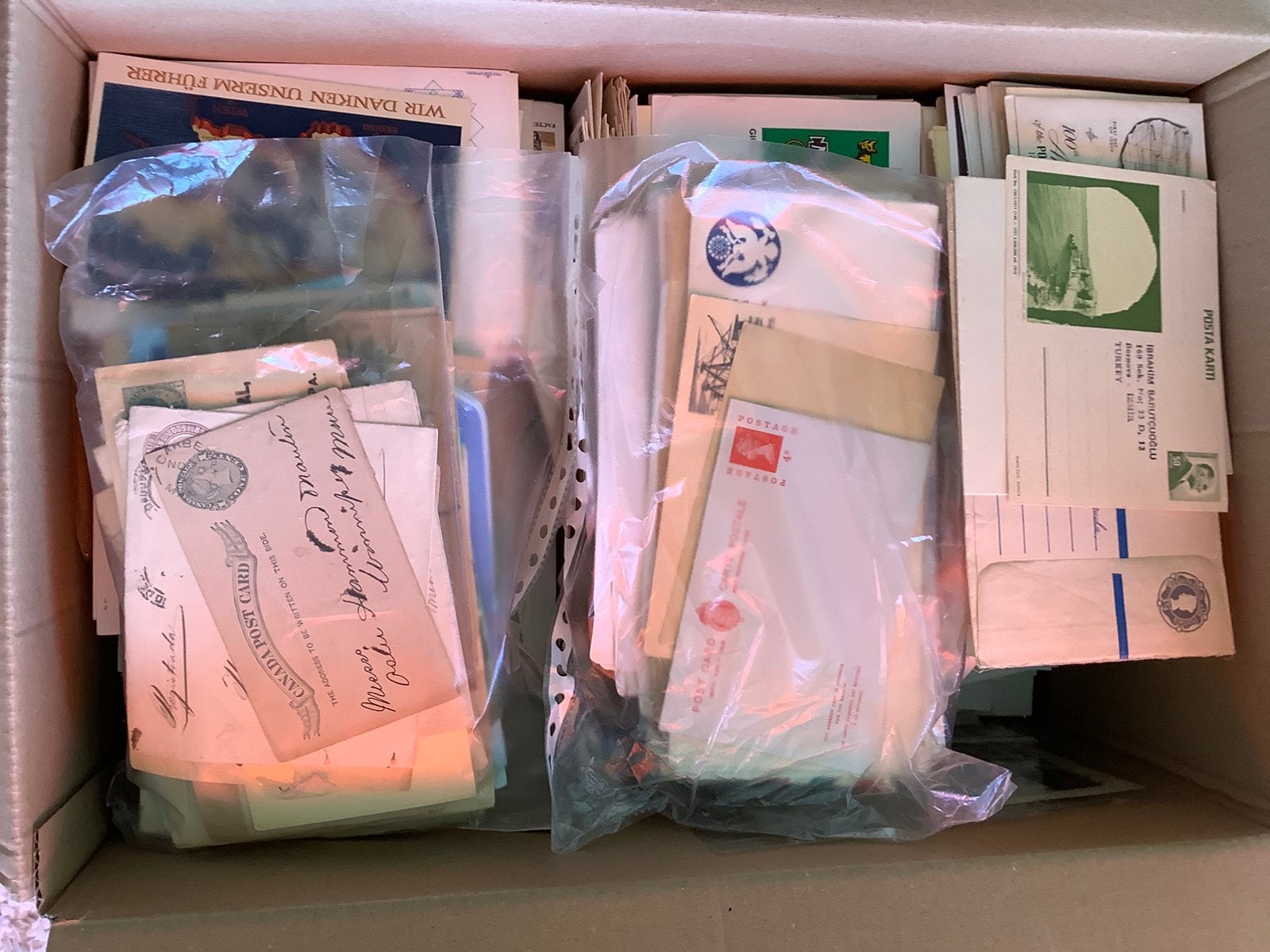 GROTE DOOS WERELD FILATELIE VEEL COVERS FDC PWS ZEGELS, Ophalen of Verzenden