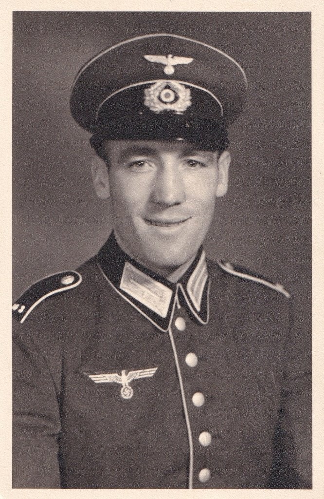 Originele WO2 Foto Luftwaffe Soldaat Waffenrock Schirmmütze, Ophalen of Verzenden, Luchtmacht, Nederland, Foto of Poster