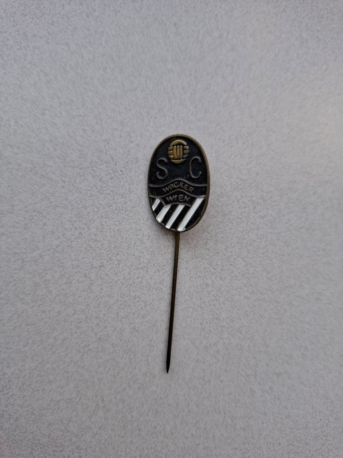 Vintage speldje pin prikker steekspeld SC Wacker Wien, Ophalen of Verzenden