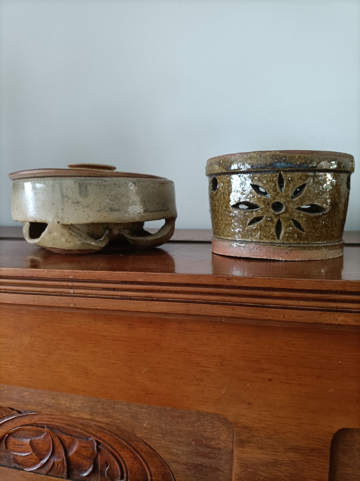 Set van 2 handgemaakte aardewerken potten/schalen, Antiek en Kunst, Antiek | Keramiek en Aardewerk, Ophalen of Verzenden