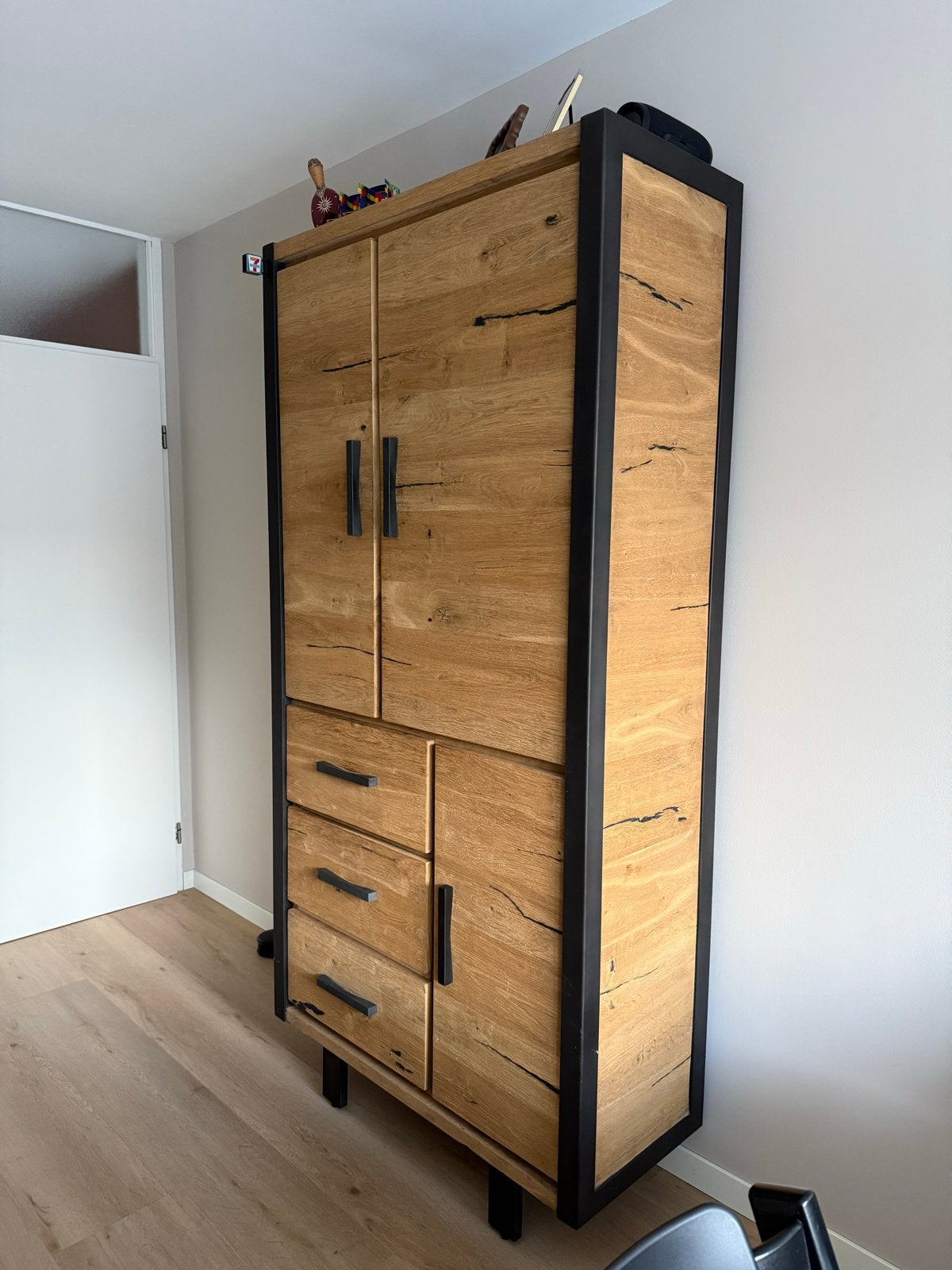 Houten kast met veel opbergruimte, Huis en Inrichting, Ophalen, Gebruikt, 100 tot 150 cm, Met lade(s)