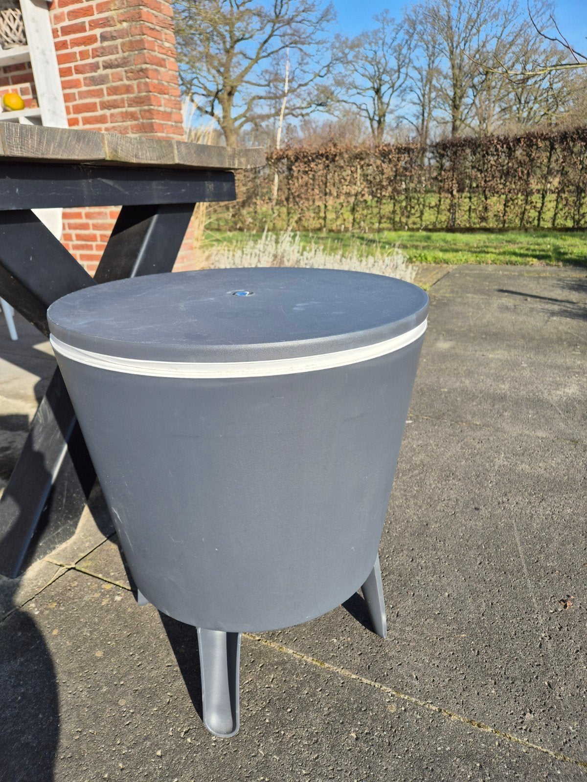 Stijlvolle Koeler/Bijzettafel voor Buiten, Ophalen, Gebruikt