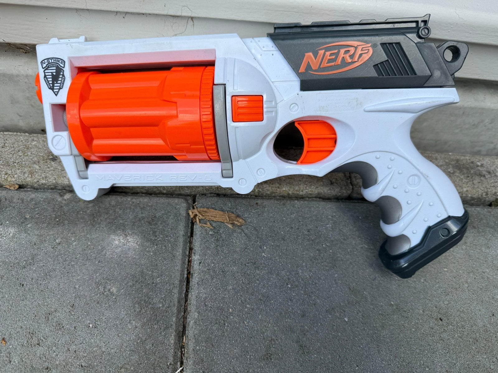 Nerf Maverick Rev-6 pistool (exclusief pijltjes), Ophalen of Verzenden, Gebruikt