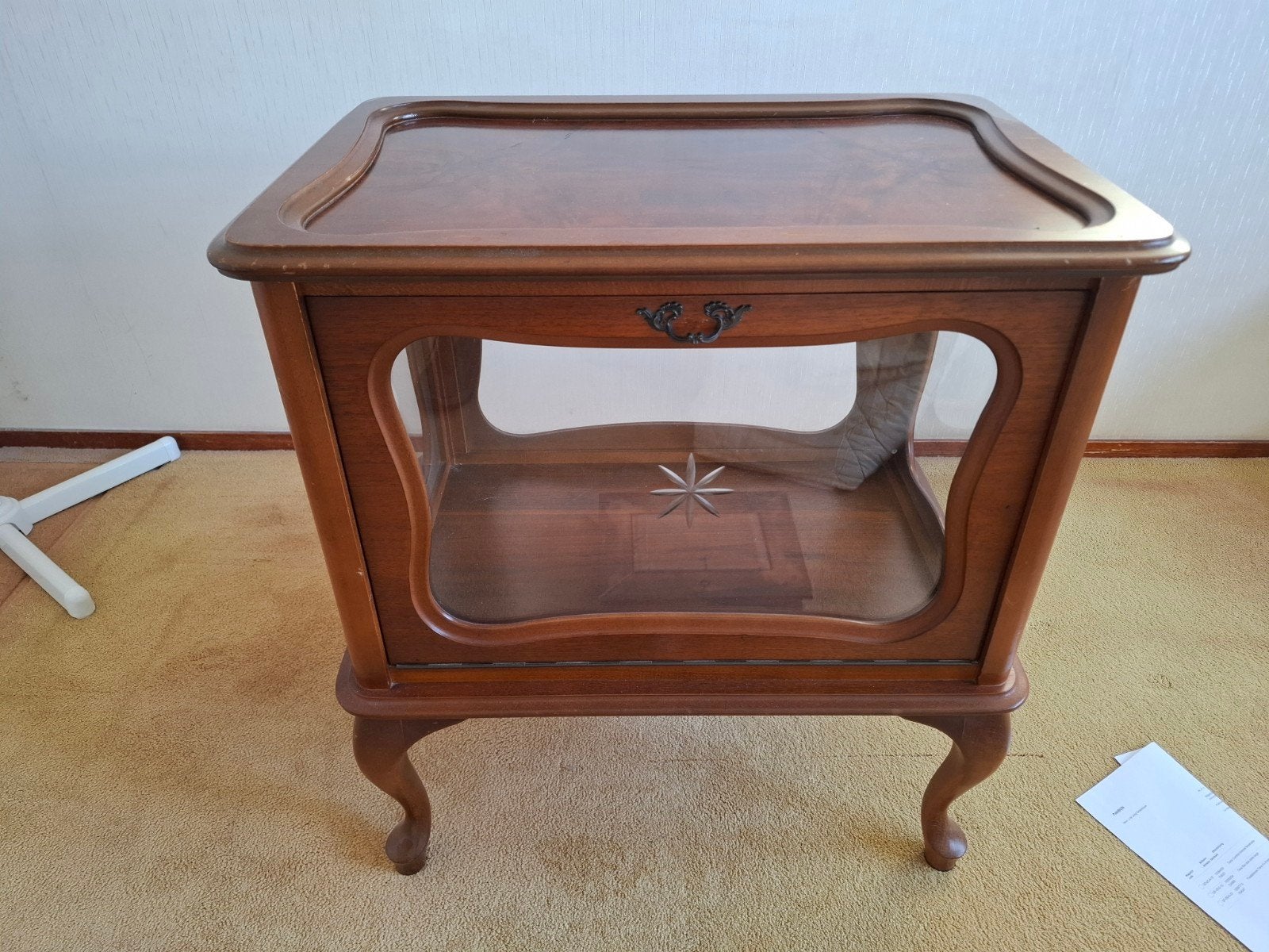 Antieke houten theekast met glazen vitrine, Ophalen of Verzenden