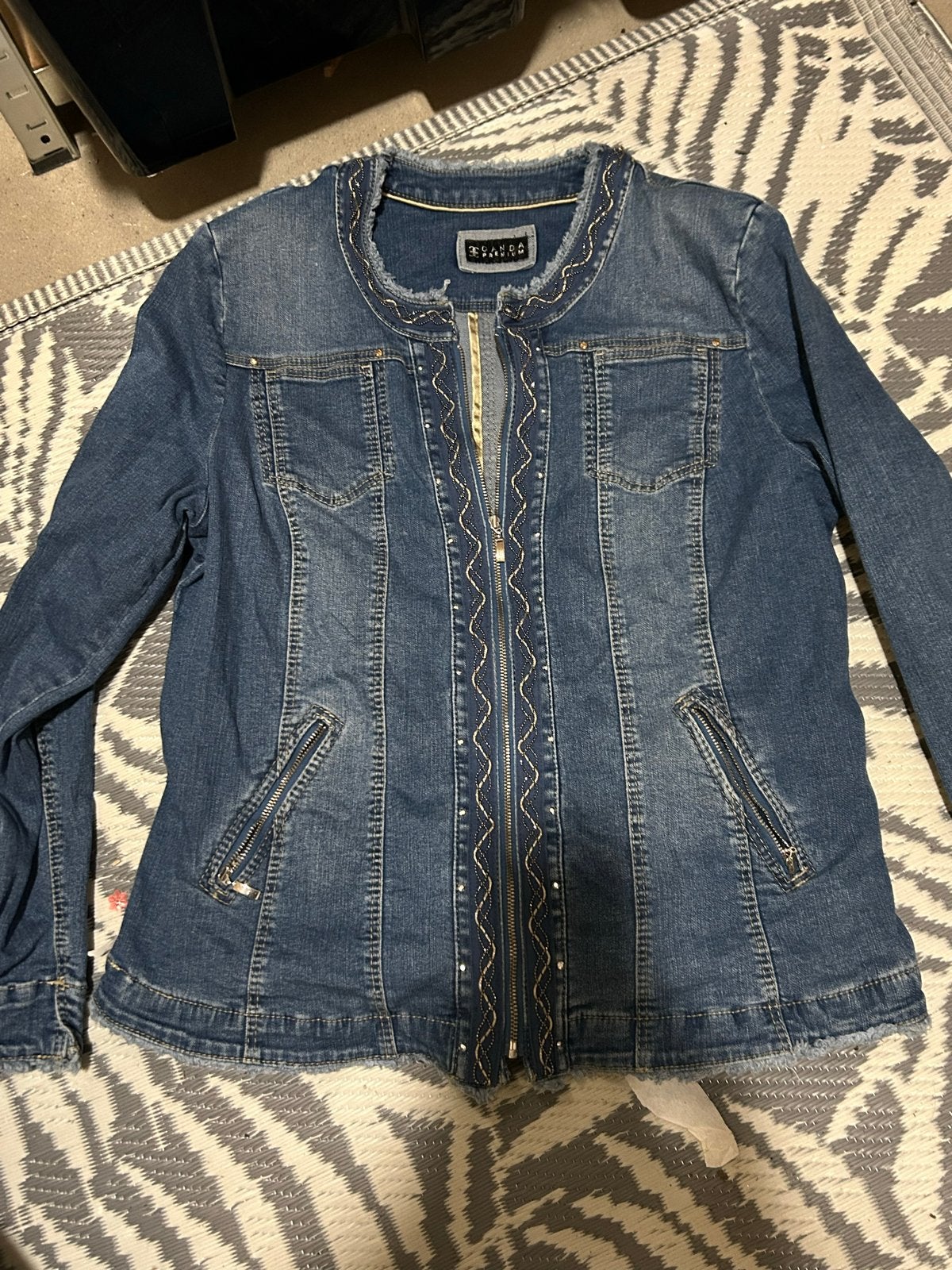 Stijlvol spijkerjasje met rits en decoratieve stiksels, Kleding | Dames, Jassen | Zomer, Ophalen of Verzenden, Zo goed als nieuw