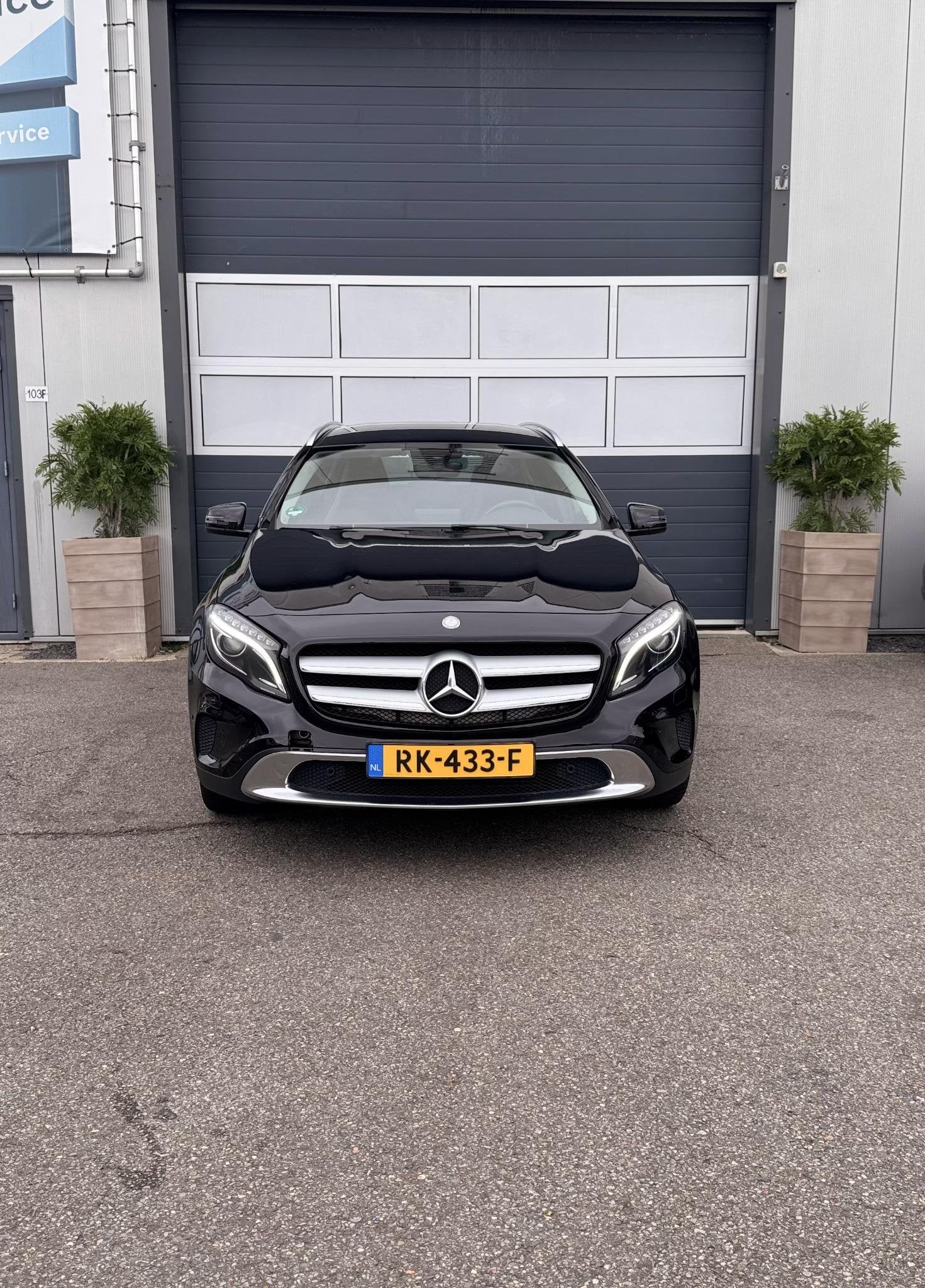 Mercedes-Benz GLA-klasse 180 Ambition, Voorwielaandrijving, Gebruikt, 4 cilinders, Leder en Stof