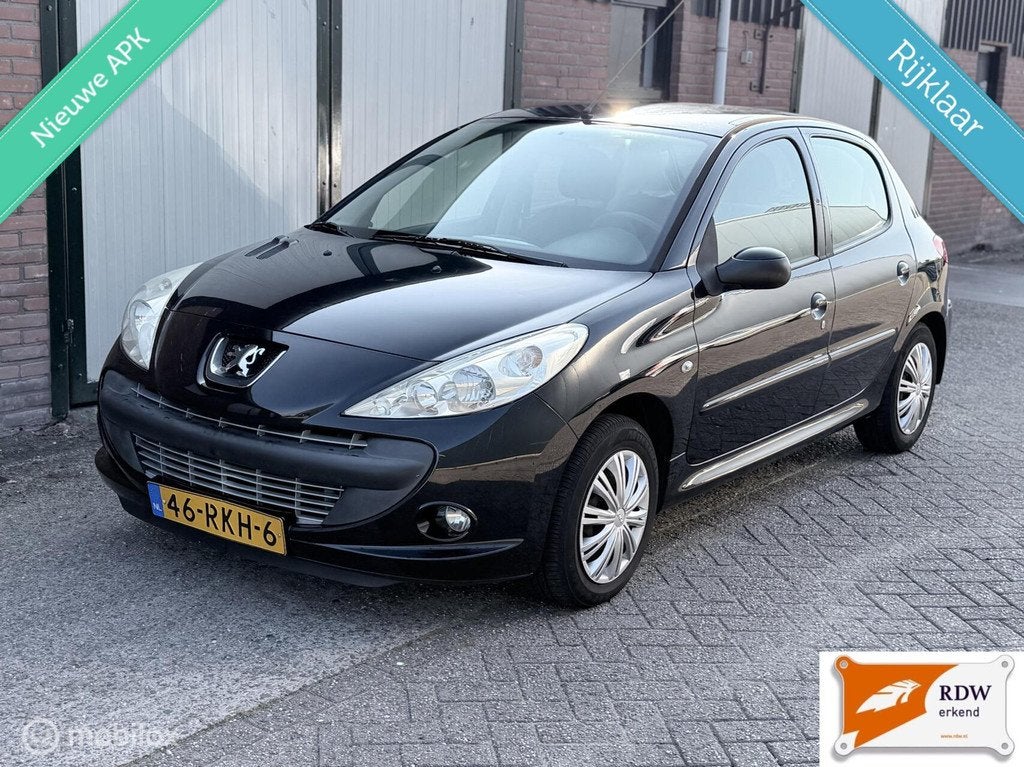 Peugeot 206 + 1.4 XS NAP/NWE APK/NWE DISTRIBUTIERIEM/AIRCO, Elektrische ramen, 4 cilinders, Zwart, Origineel Nederlands