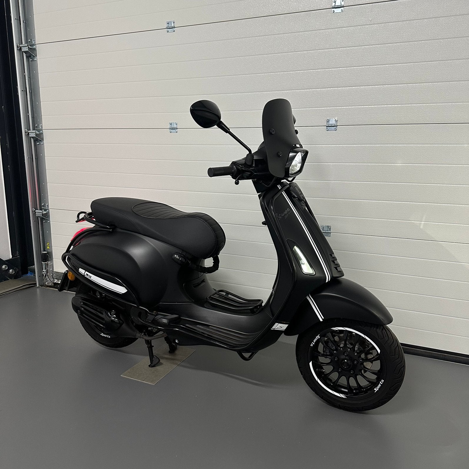Vespa Sprint Brom 80cc 2020 Mat Zwart Exclusief met garantie, Ophalen, Overige modellen, Maximaal 45 km/u, Zo goed als nieuw