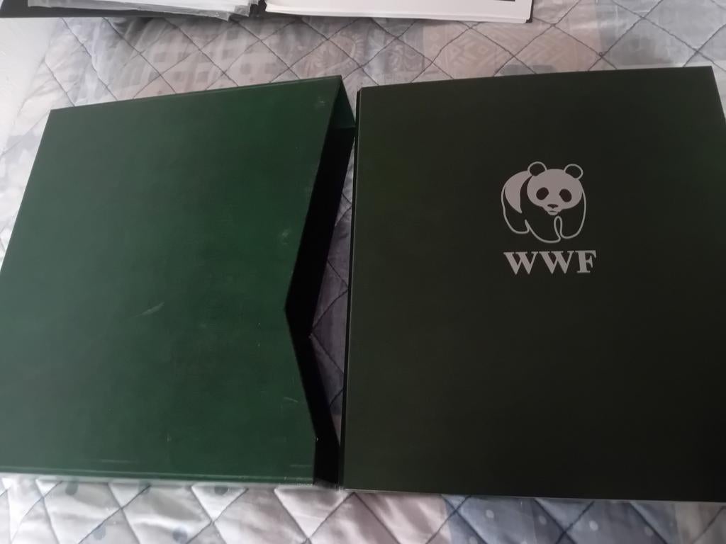 Prachtige WWF cassette album met diverse diersoorten, 6, Postzegels en Munten, Postzegels | Volle albums en Verzamelingen, Ophalen of Verzenden