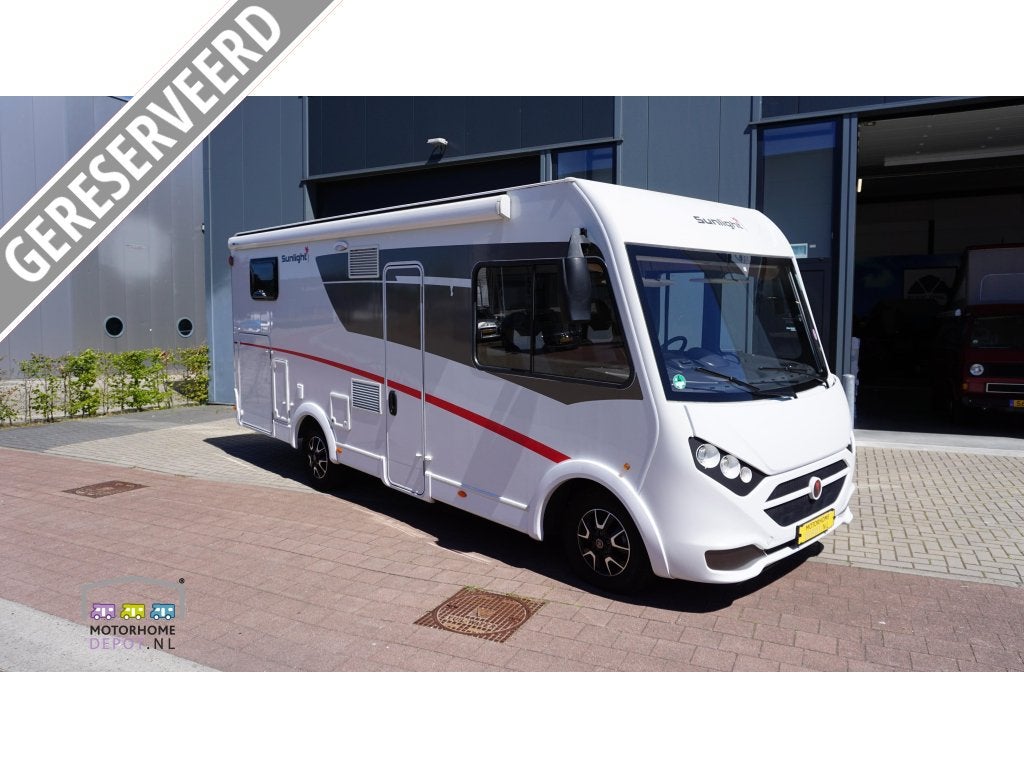 Sunlight I67S Automaat / lengte bedden / goed onderhouden, Caravans en Kamperen, Campers, Standaard zit, Sunlight, Ringverwarming