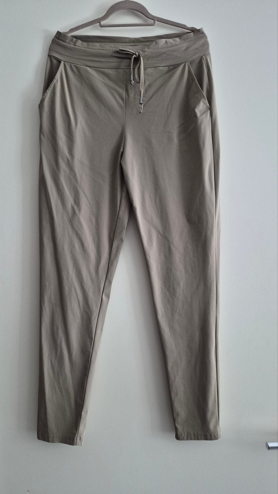 Nicolette Kluijver slim fit broek, Verzenden, Beige, Maat 42/44 (L), Zo goed als nieuw