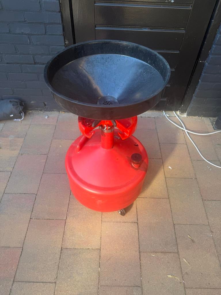 Olie opvangbak 30 liter, Ophalen, Gebruikt, Jan wellink, Linkertwellink@hotmail.com