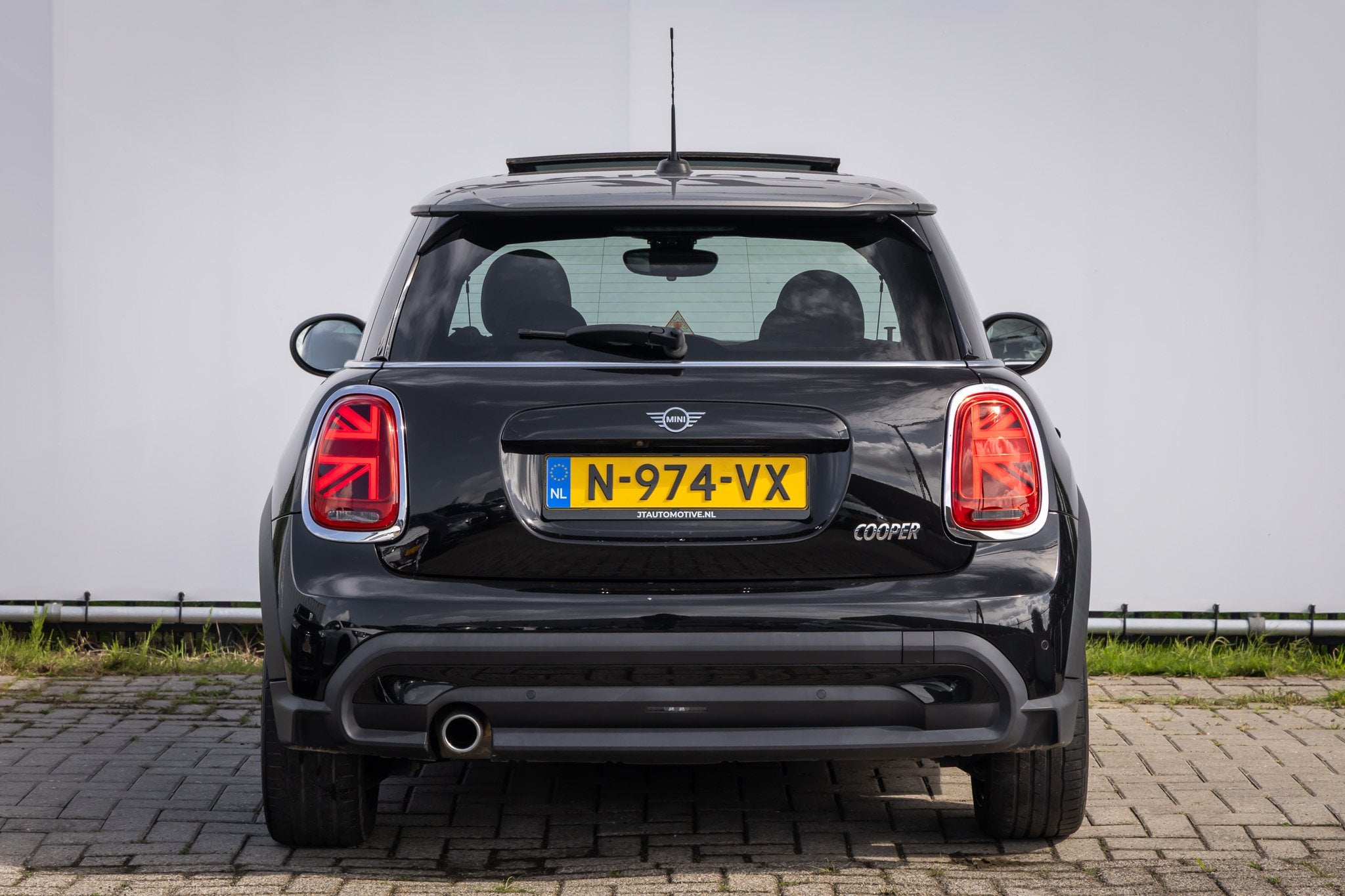 MINI Cooper 1.5 Classic Panoramadak | Camera | Cruise | Lede, 136 pk, Gebruikt, 4 stoelen, Bedrijf