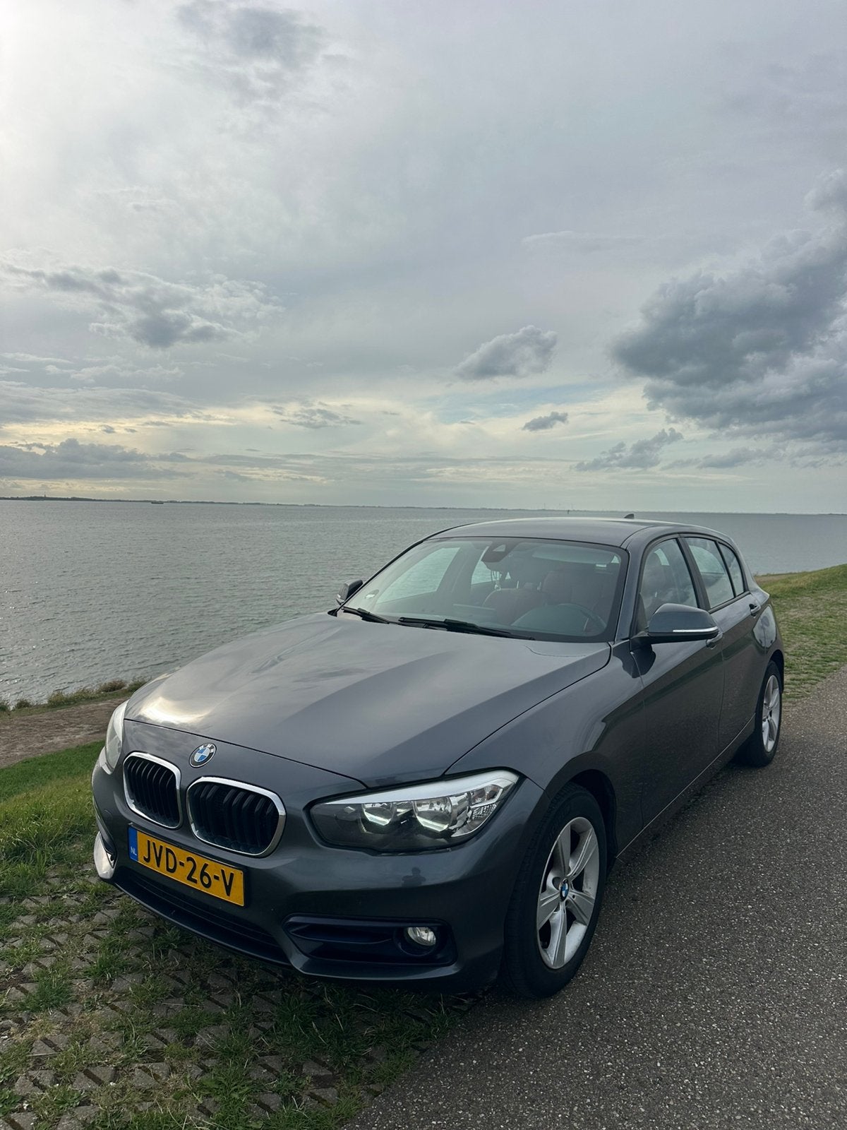 BMW 1-Serie 118i 136pk 2016 Grijs