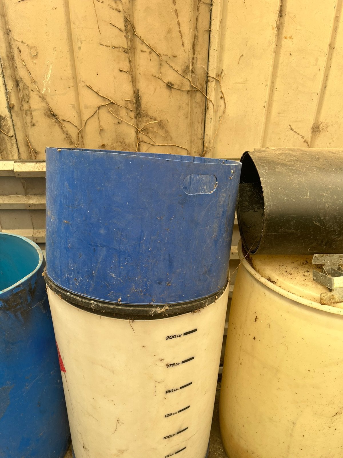 Plastic 200 liter vaten / afvalbak, Ophalen, Gebruikt, Kunststof