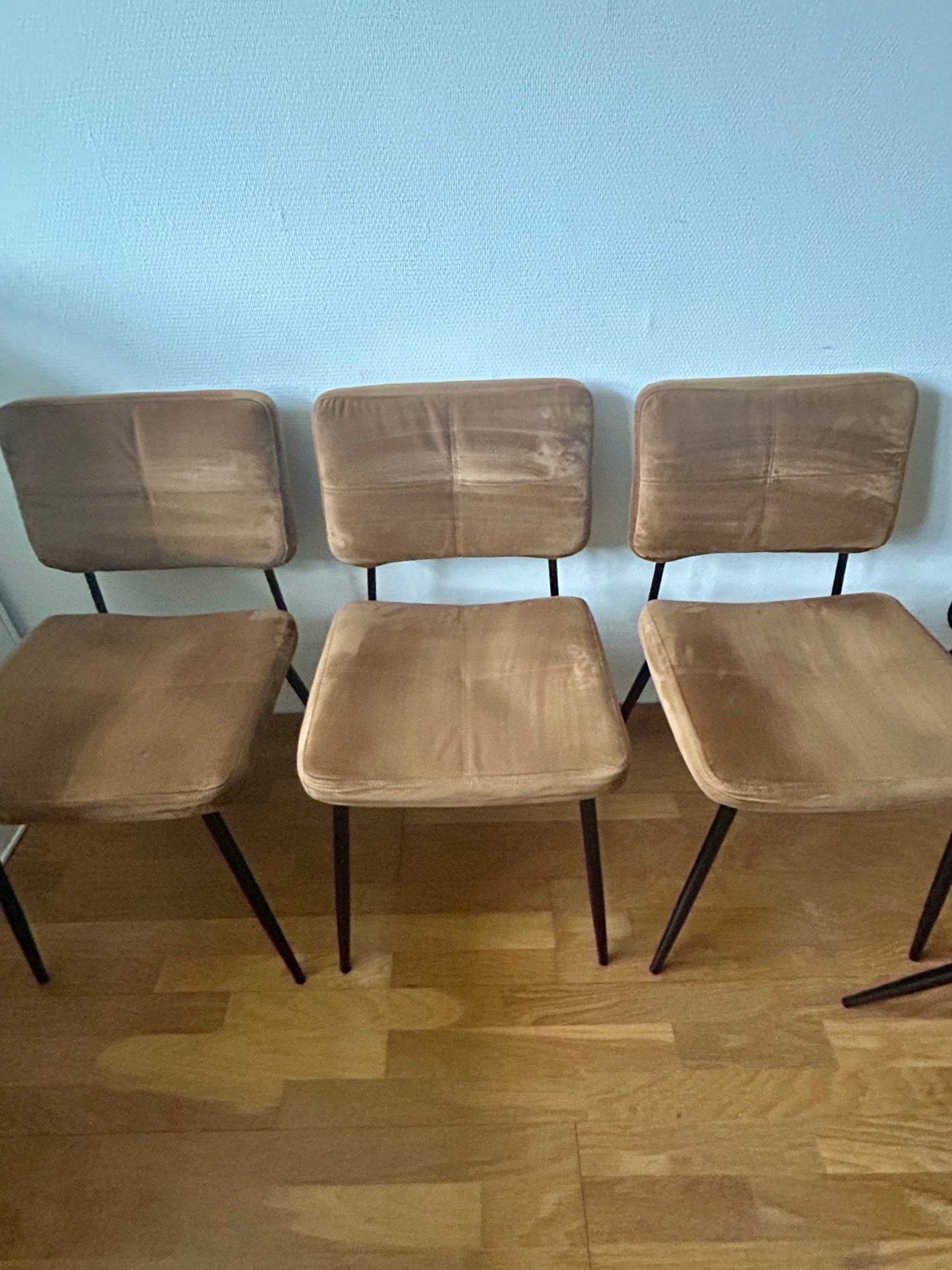 Cognac velvet eetkamerstoelen van Be Pure Home (vijf stuks), Ophalen, Gebruikt, Bruin, Vier