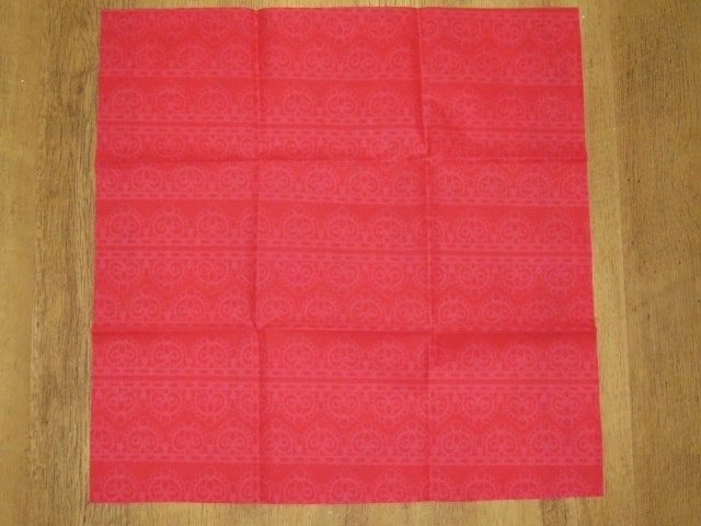 Nieuw lapje stof rozerood met lichtroze kantmotieven, Nieuw, Ophalen of Verzenden, 30 tot 120 cm, Katoen