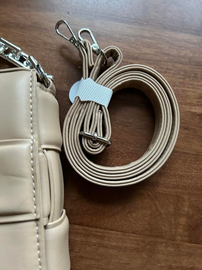 Beige Vierkante Tasje met Zilveren Ketting & Schouderband, Ophalen of Verzenden, Nieuw, Beige, Schoudertasje