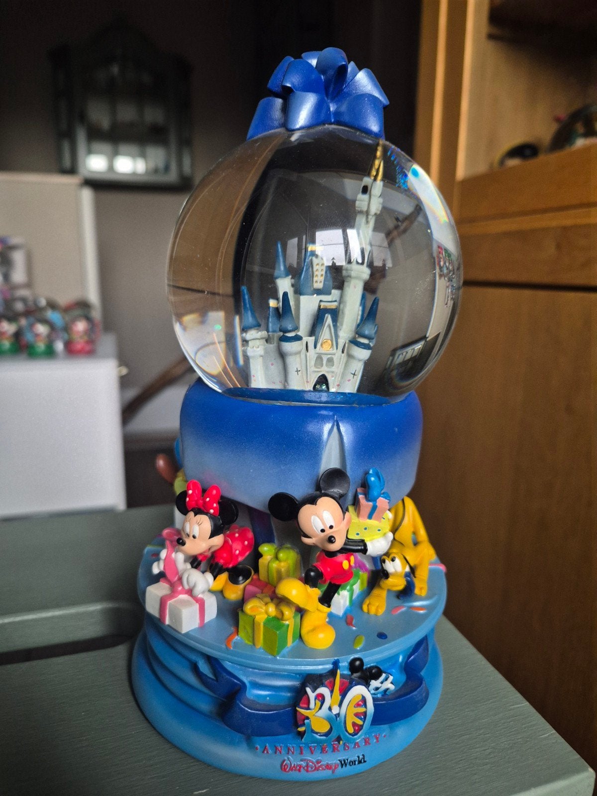 Snowglobe disney 30 jarig bestaan, Ophalen of Verzenden, Zo goed als nieuw, Beeldje of Figuurtje