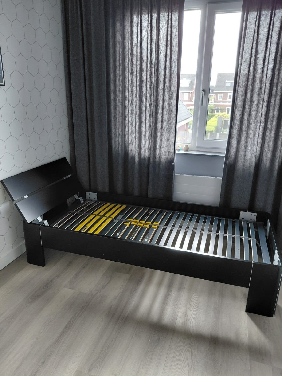 Bed Fresh met hoofdbord (1pers.), Ophalen, Gebruikt, 90 cm, Eenpersoons