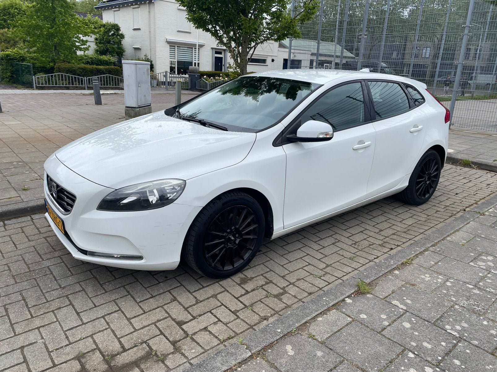 Volvo V40 1.6 T3 150PK 2012 Wit, Auto's, Volvo, Voorwielaandrijving, 1596 cc, Stof, 4 cilinders