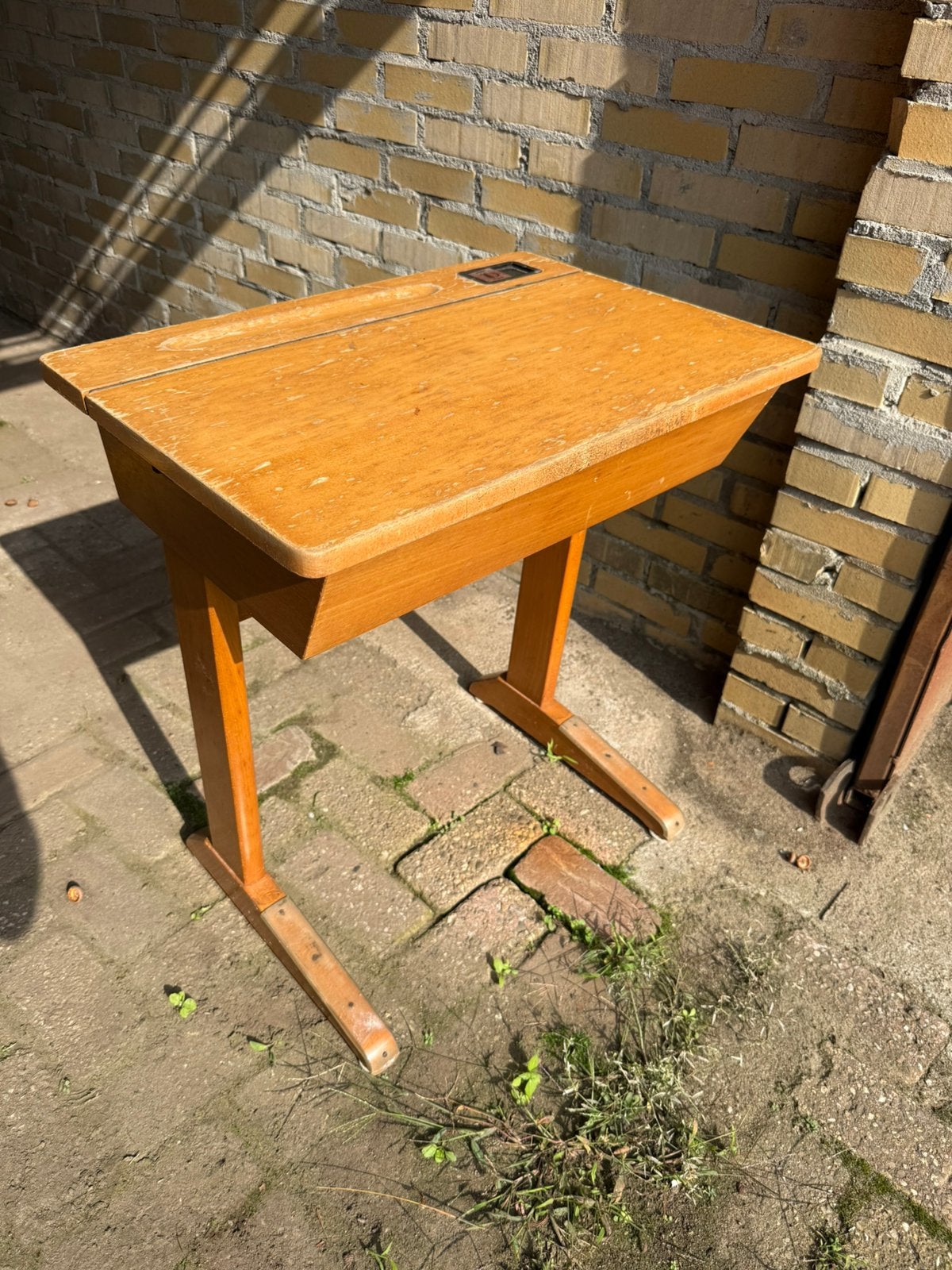 Vintage schoolbankje met klep en inktpotje, Ophalen, Gebruikt, Hout, Schoolbureau