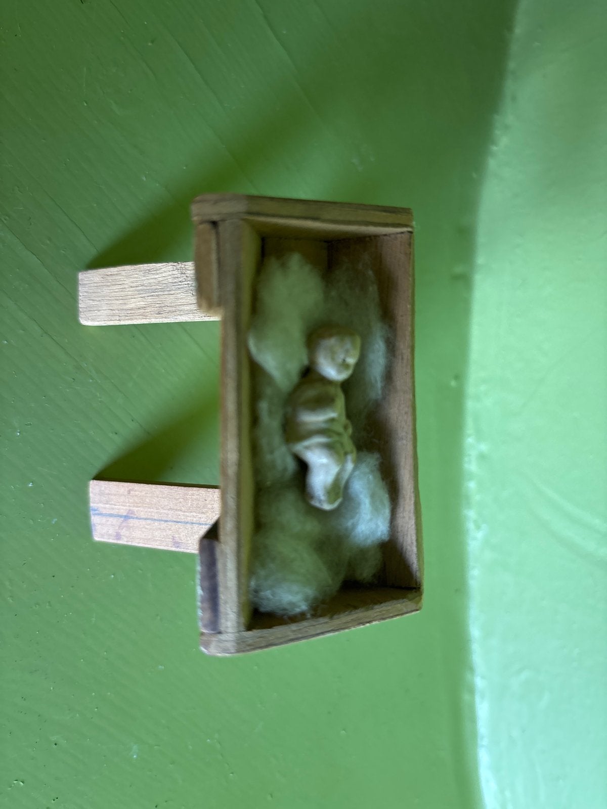 Miniatuur kribbe met baby Jezus beeldje, Ophalen of Verzenden
