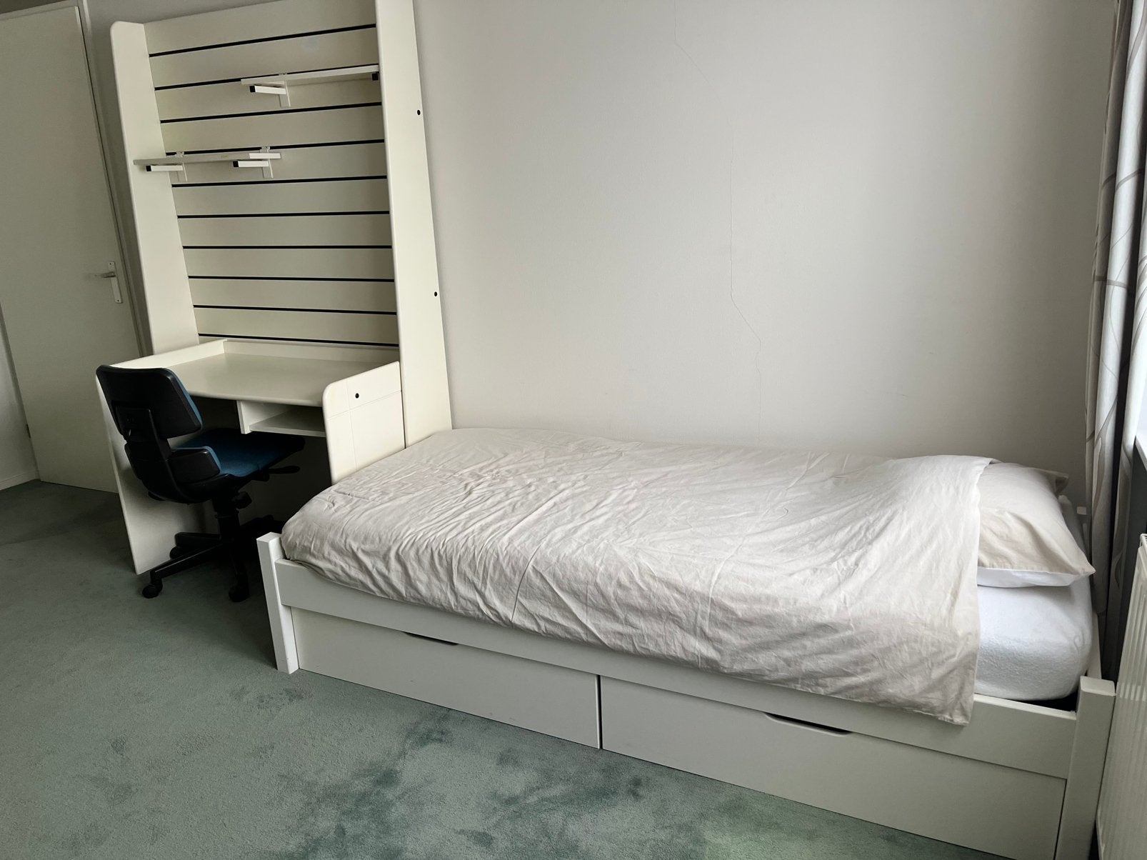 Eenpersoonsbed met laden + bureau & achterwand - tienerkamer, Huis en Inrichting, Slaapkamer | Complete slaapkamers, Ophalen, Gebruikt