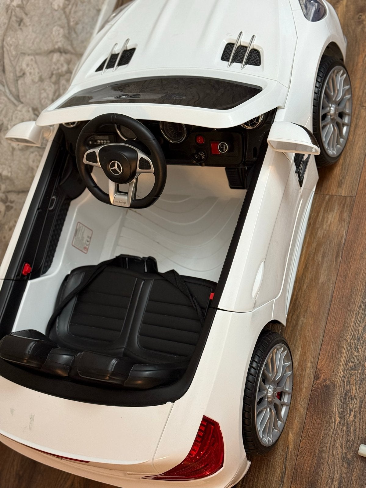 Mercedes-Benz AMG elektrische kinderauto wit, Ophalen, Gebruikt, Trapvoertuig
