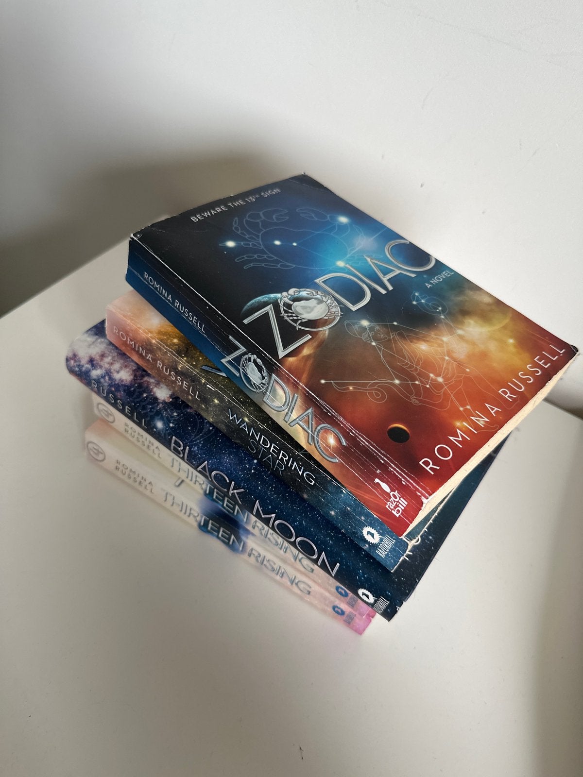 Zodiac Serie Romina Russell - 4 boeken + 1 (1 hardcover), Ophalen, Gelezen