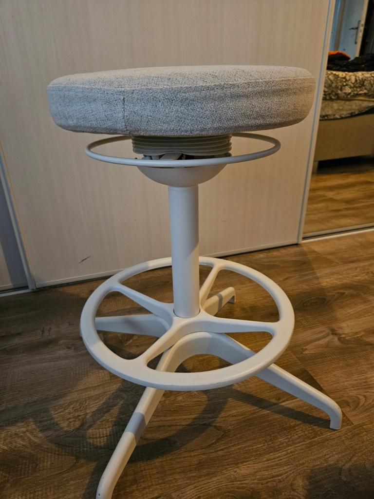 IKEA LIDKULLEN Zit-sta kruk, in hoogte verstelbaar, Huis en Inrichting, Krukjes, Zo goed als nieuw, Overige materialen, In hoogte verstelbaar