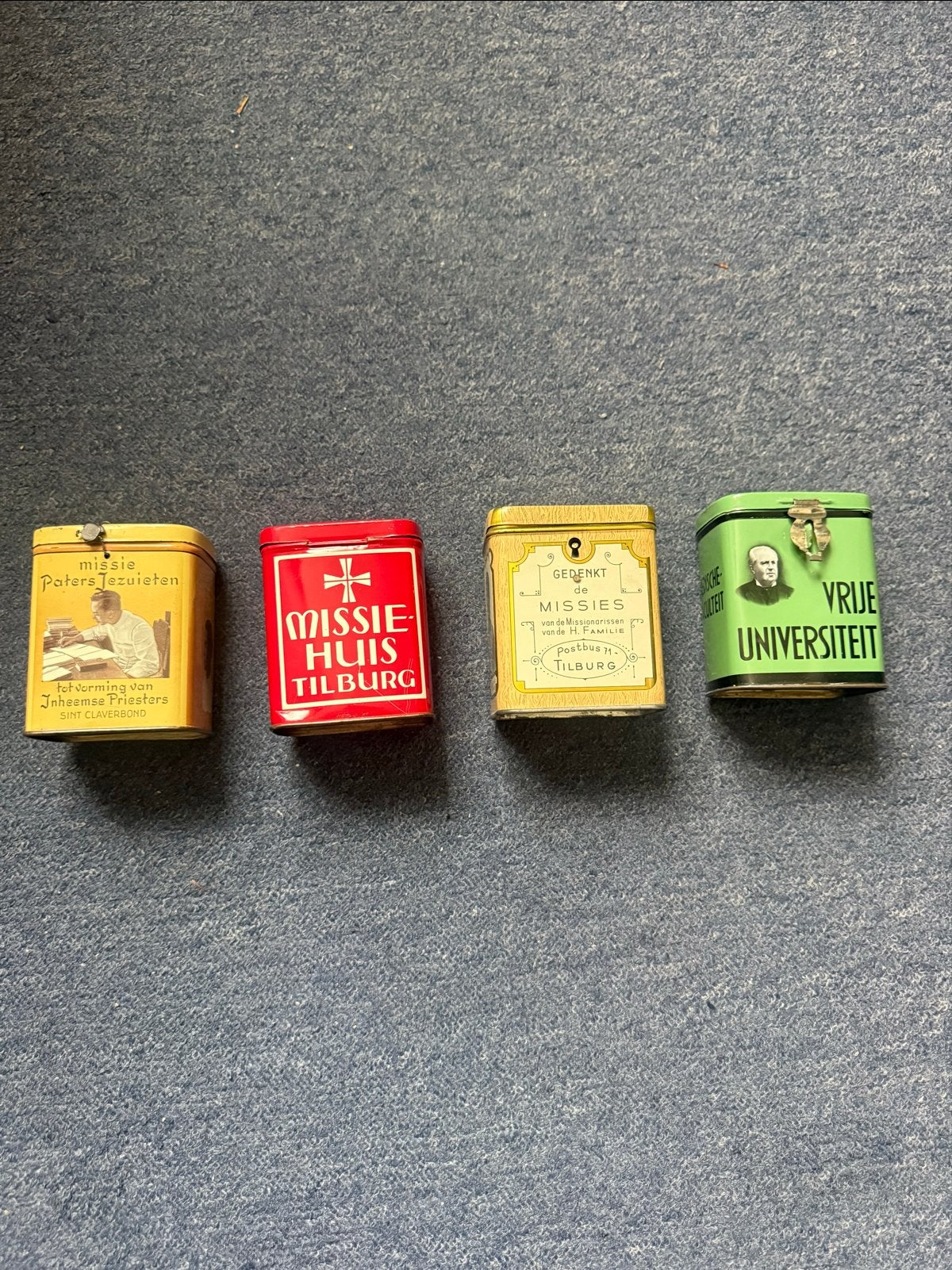 Set van 4 Vintage Missiebusjes - Tilburg & Vrije Universitei, Verzenden, Gebruikt