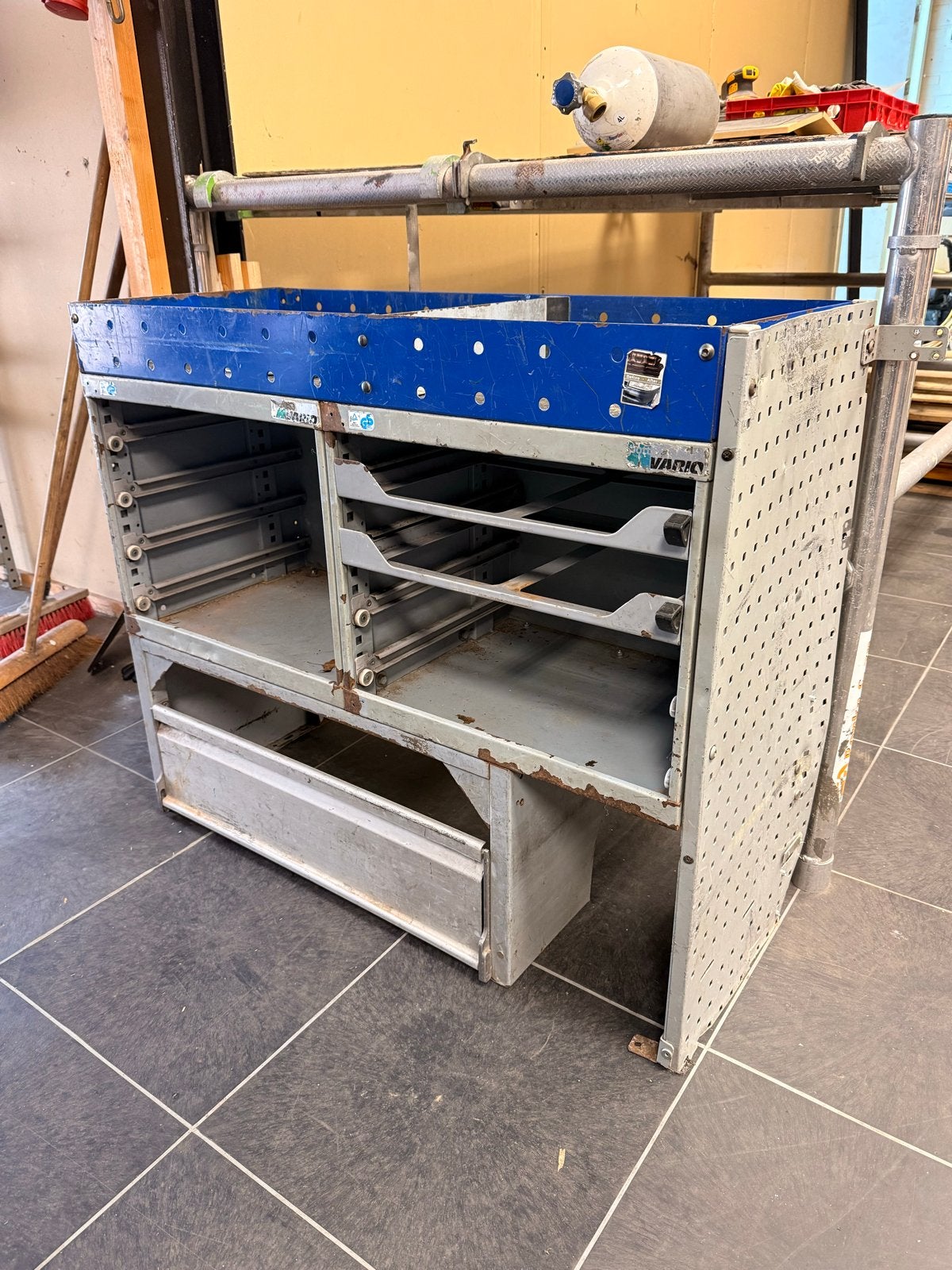 2 Stellingen voor Bedrijfswageninrichting BIS L2 H2, Ophalen, Voor, Deur