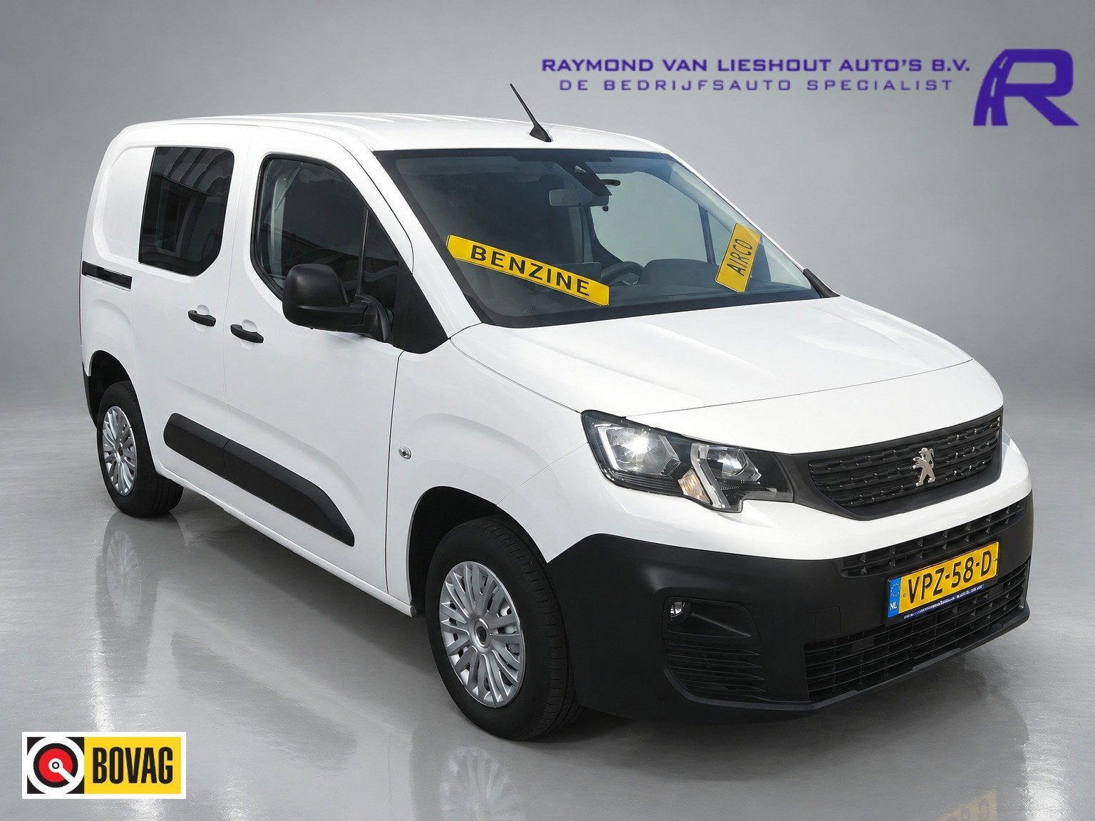 Peugeot Partner 1.2 PureTech Pro BENZINE AIRCO NAVI CRUISE C, Auto's, Voorwielaandrijving, Dealer onderhouden, Gebruikt, 1199 cc