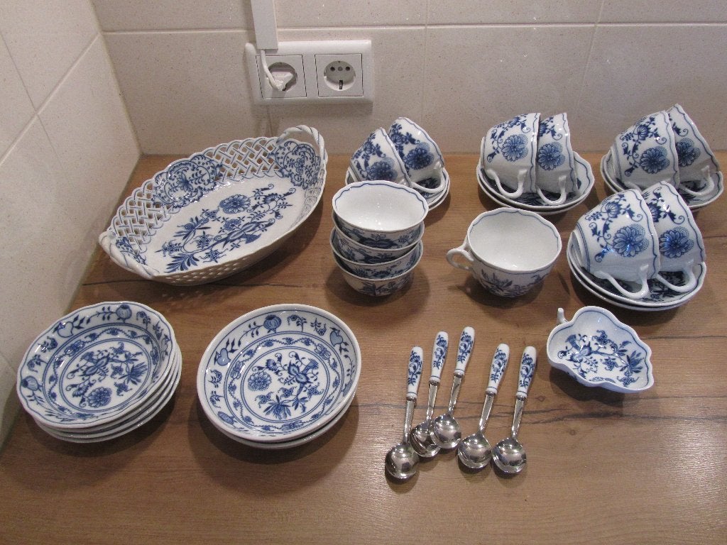 Cesky zwiebelmuster Tsjechisch Dubi Porselein serviesdelen, Huis en Inrichting, Overige typen, Ophalen of Verzenden, Zo goed als nieuw