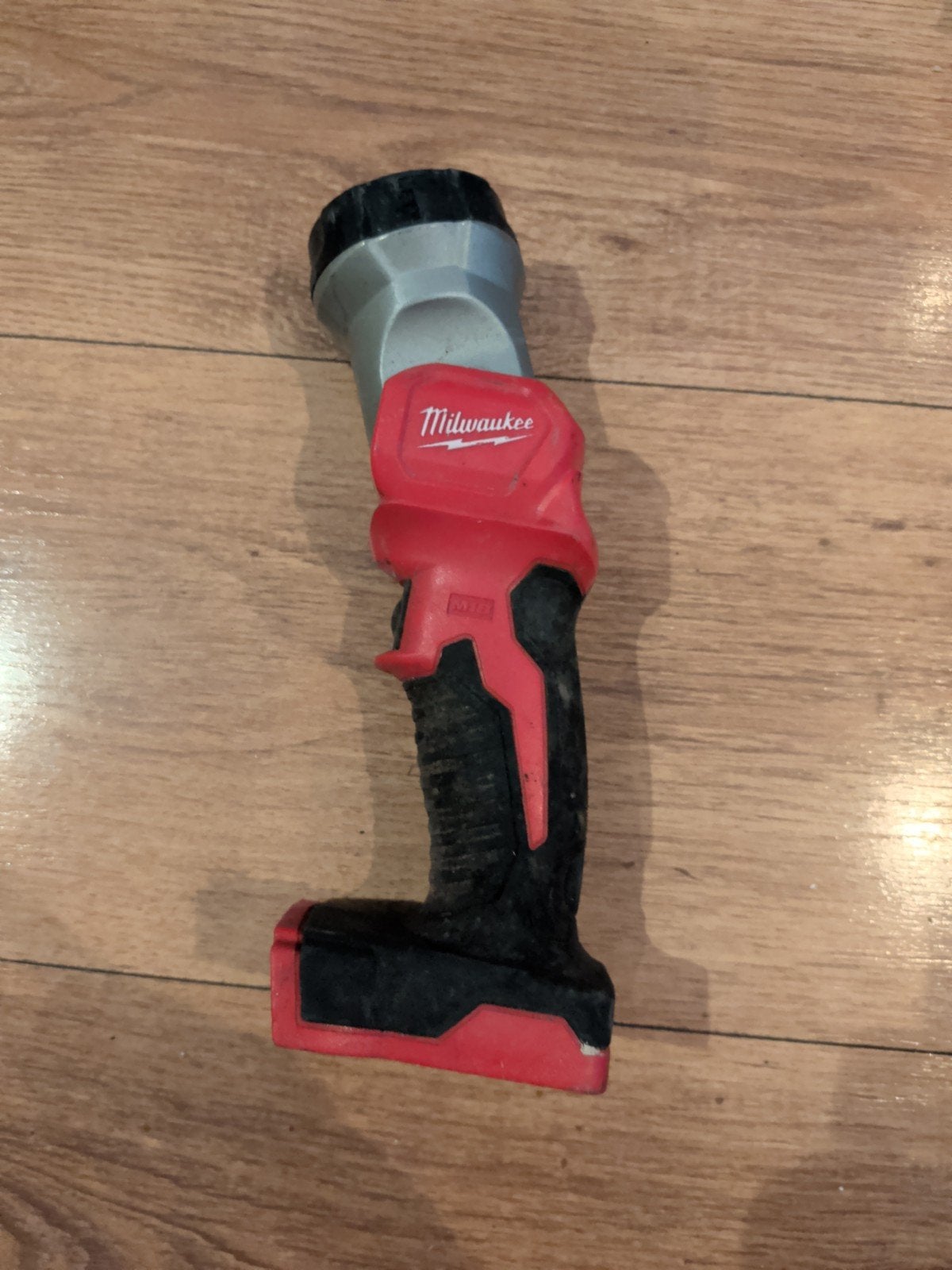 Milwaukee M18 T LED zaklamp (zonder accu), Doe-het-zelf en Verbouw, Gereedschap | Handgereedschap, Ophalen of Verzenden, Gebruikt