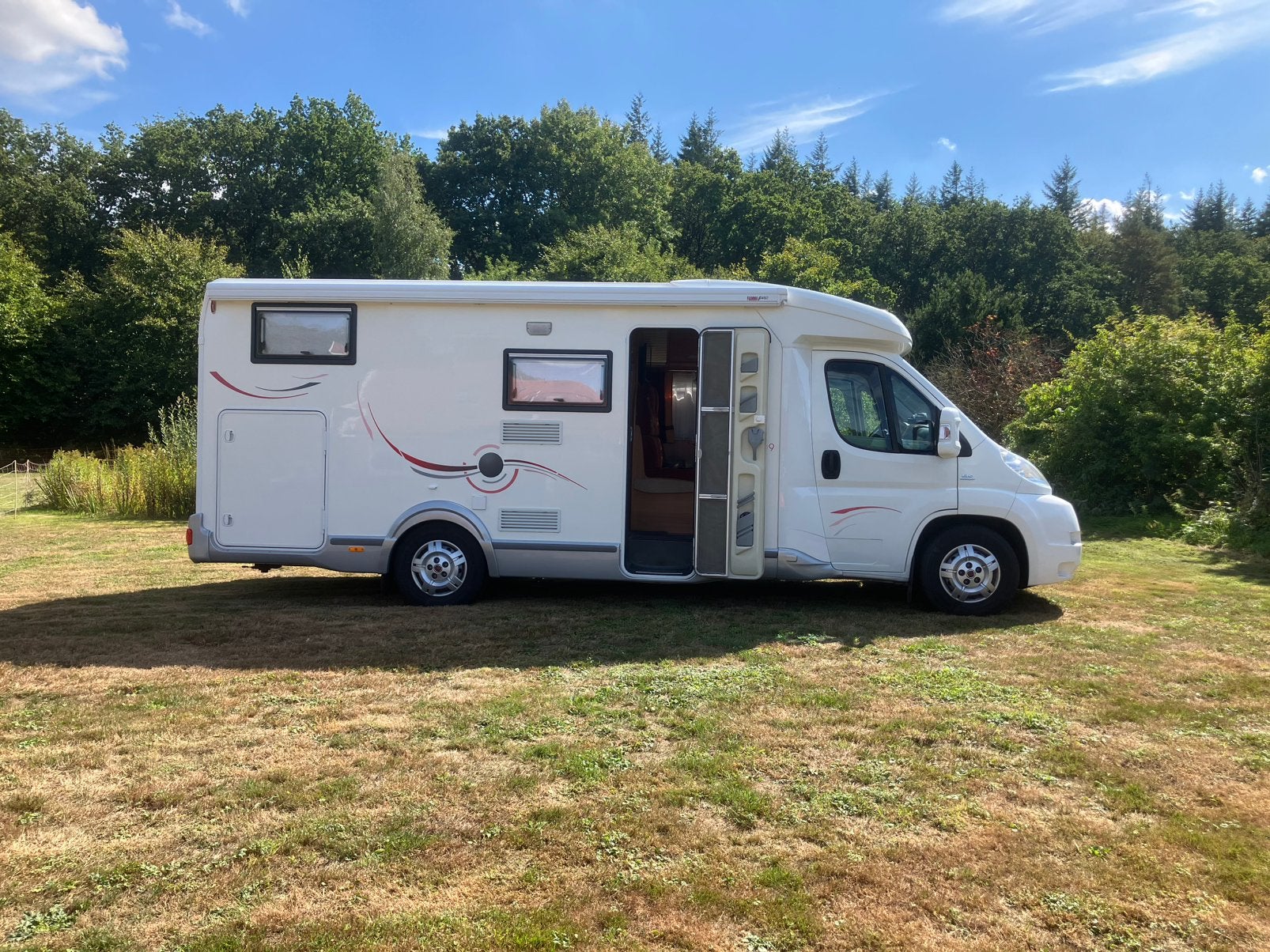 Nette Challenger mageo 109, Caravans en Kamperen, Campers, Standaard zit, Koelkast, Ringverwarming, Fiat