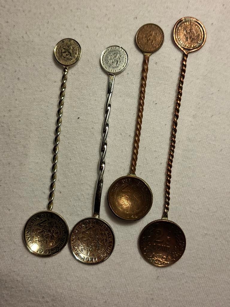 Stil verzet koperen munt lepeltjes 1941, Verzamelen, Militaria | Tweede Wereldoorlog, Ophalen of Verzenden, Overige soorten, Nederland