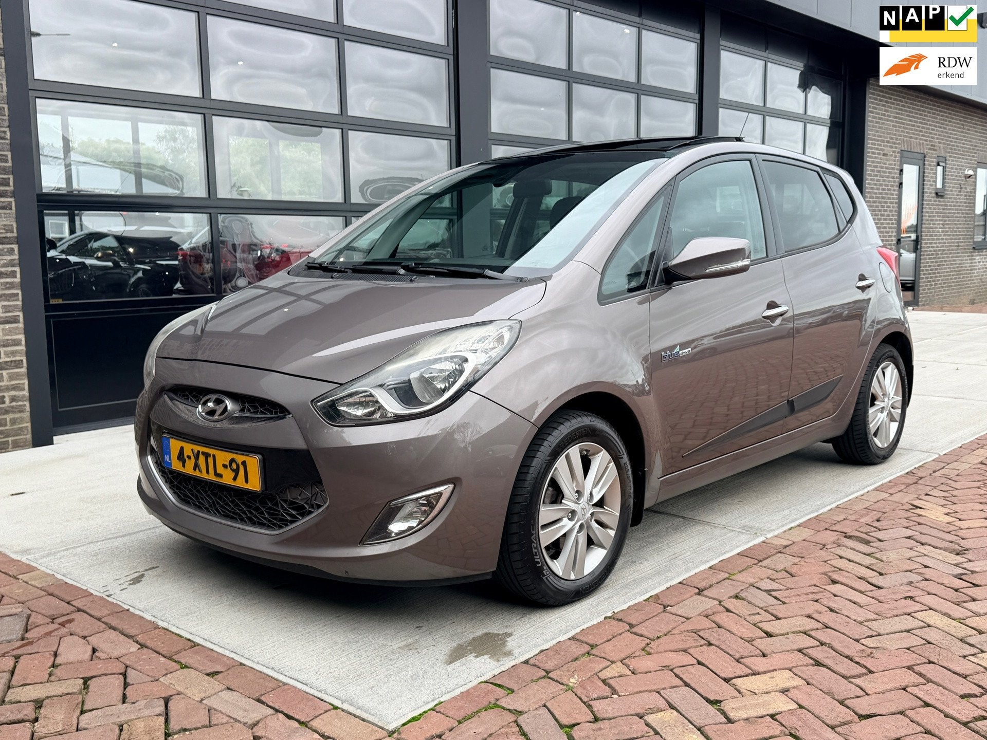 Hyundai Ix20 1.6i i-Catcher | Schuif/Kantel dak | Leer | Nav, Auto's, Voorwielaandrijving, Euro 5, 4 cilinders, Bruin