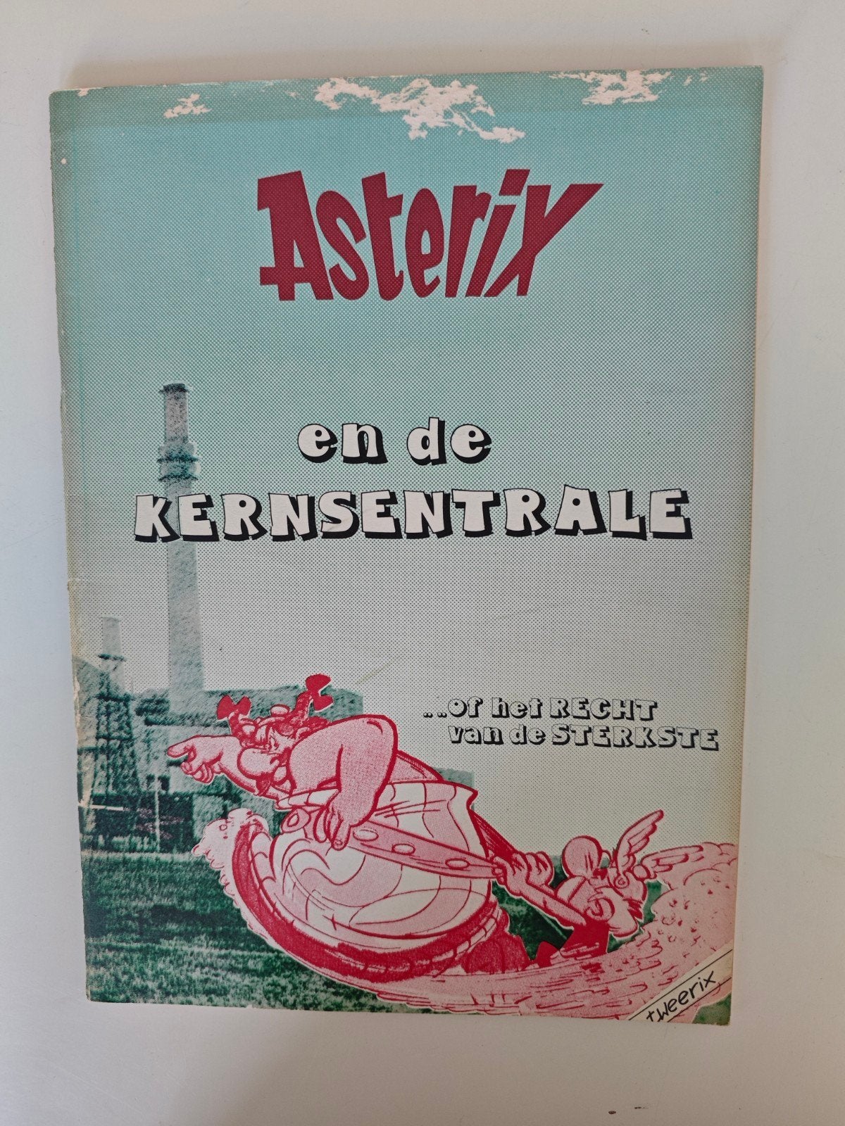 Asterix en de Kerncentrale - Zeldzaam stripboek, Boeken, Eén stripboek, Ophalen of Verzenden, Gelezen